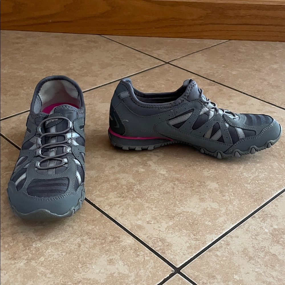 Skechers size 6 1/2 slip on shoes